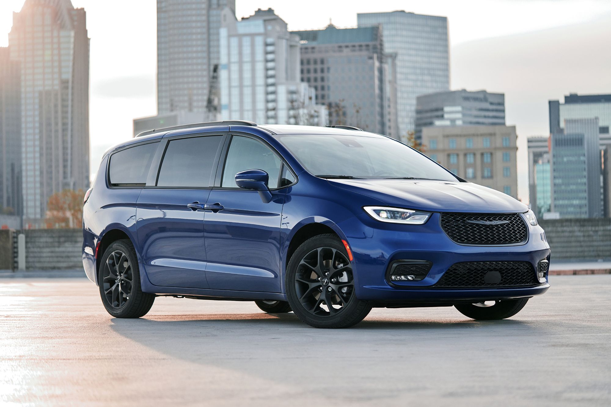 Minivan - Image 1